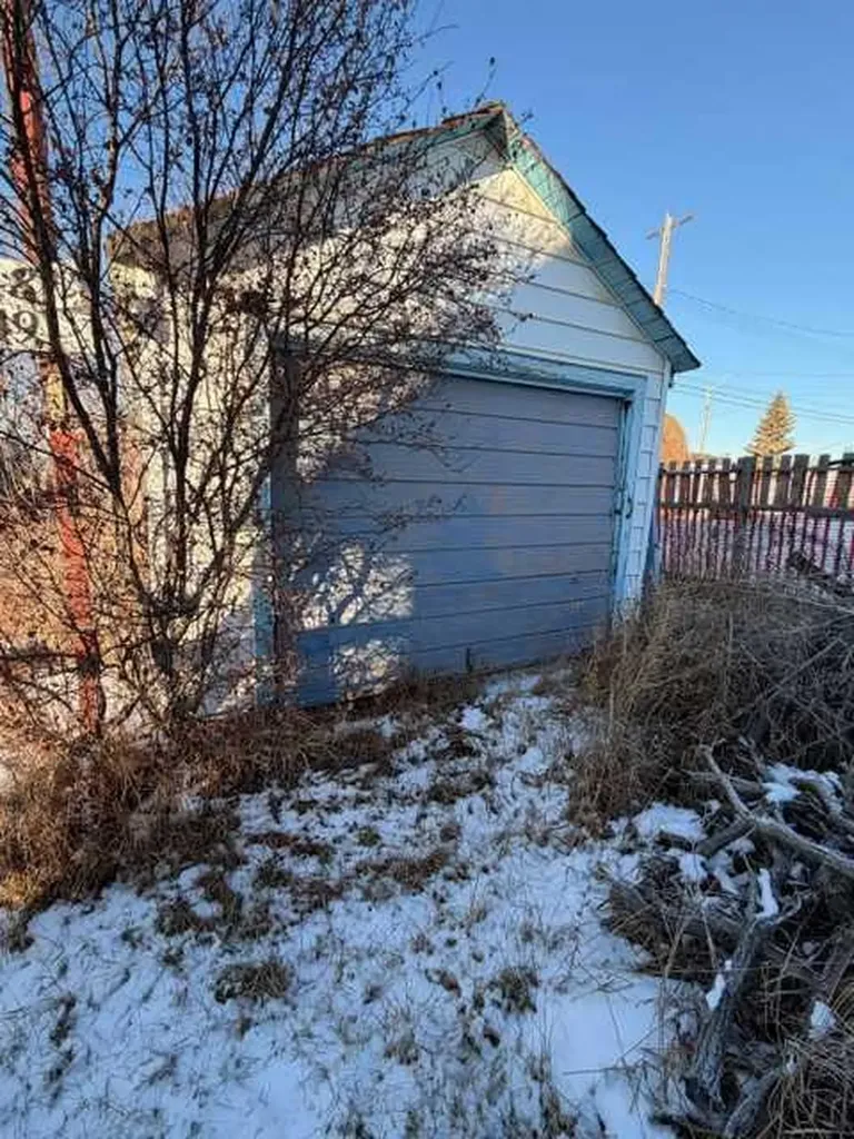 4832 49 Street Hardisty AB T0B 1V0