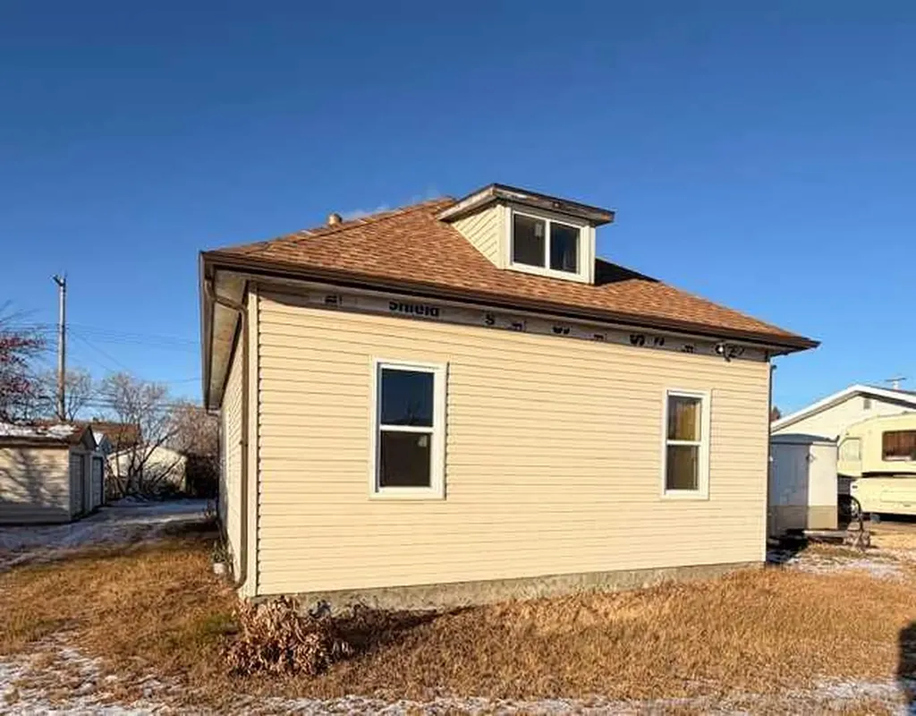 4832 49 Street Hardisty AB T0B 1V0