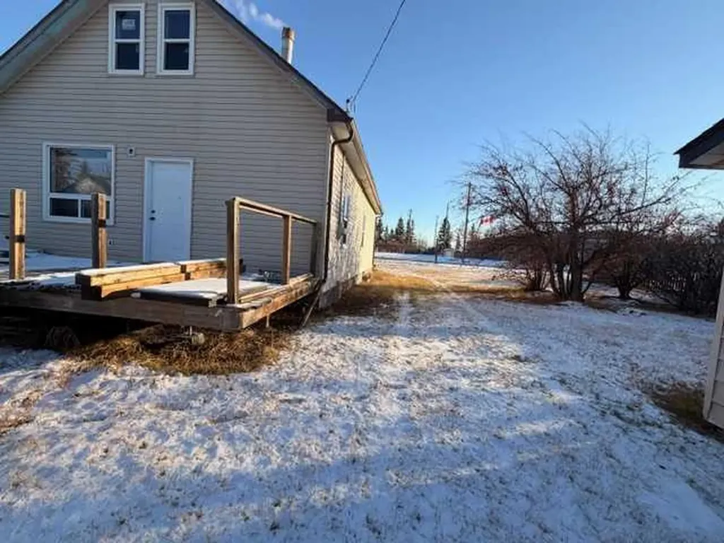 4832 49 Street Hardisty AB T0B 1V0