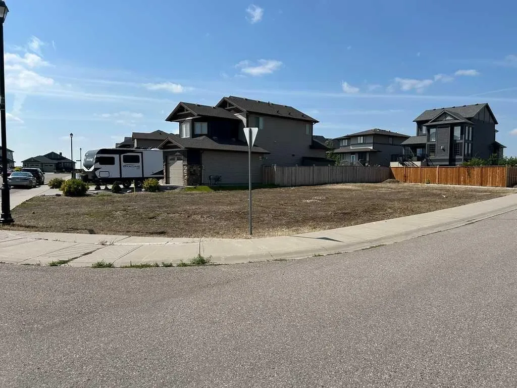 14 Canyon Estates Lane W Lethbridge AB T1K 5W7