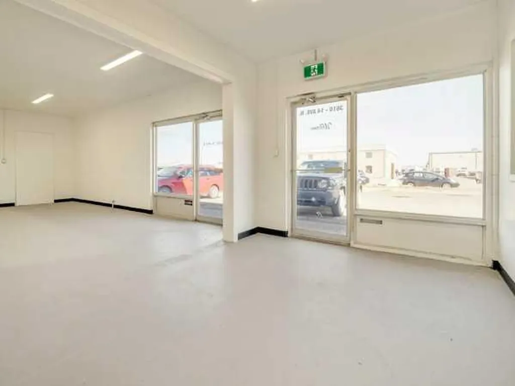 3612 14 Avenue N Lethbridge AB T1H 6E7