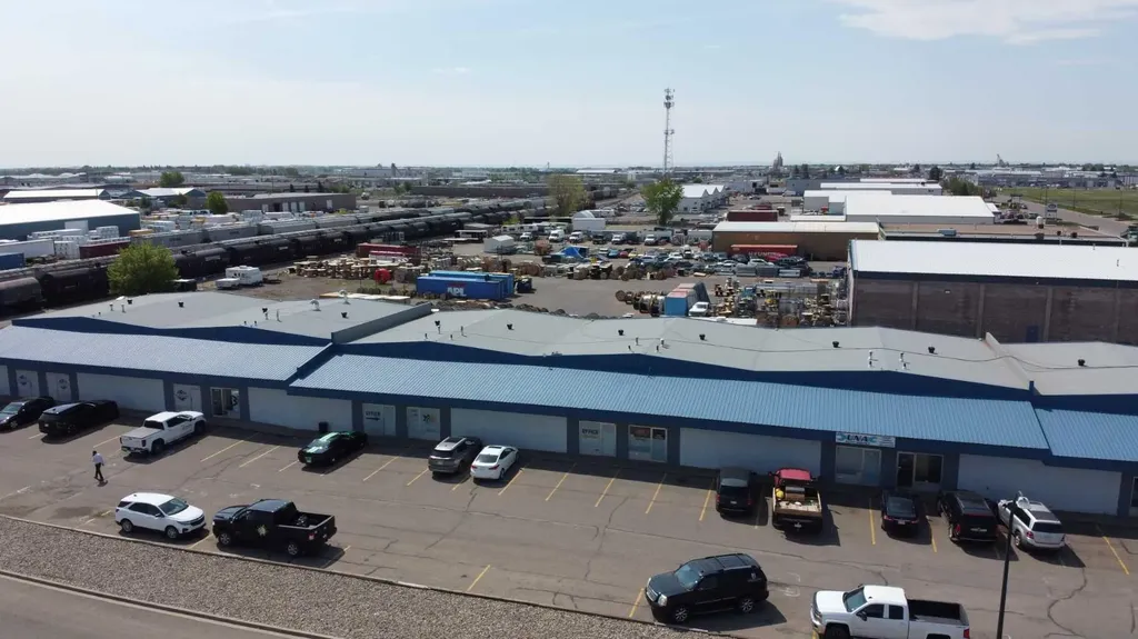 3612 14 Avenue N Lethbridge AB T1H 6E7