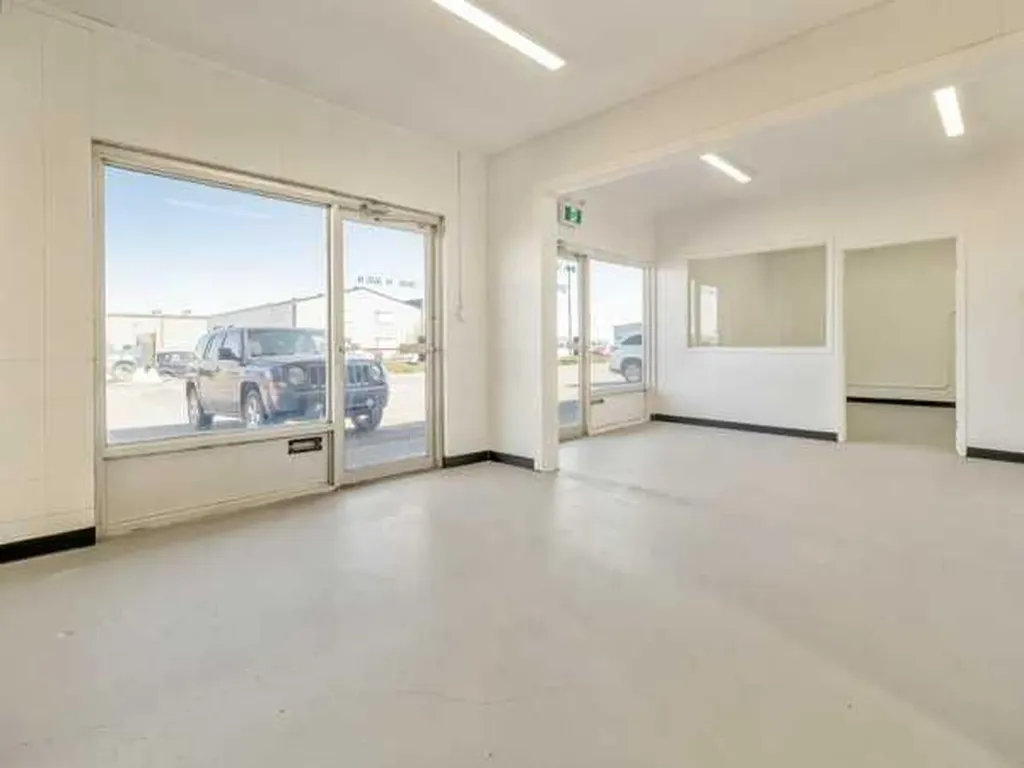 3612 14 Avenue N Lethbridge AB T1H 6E7