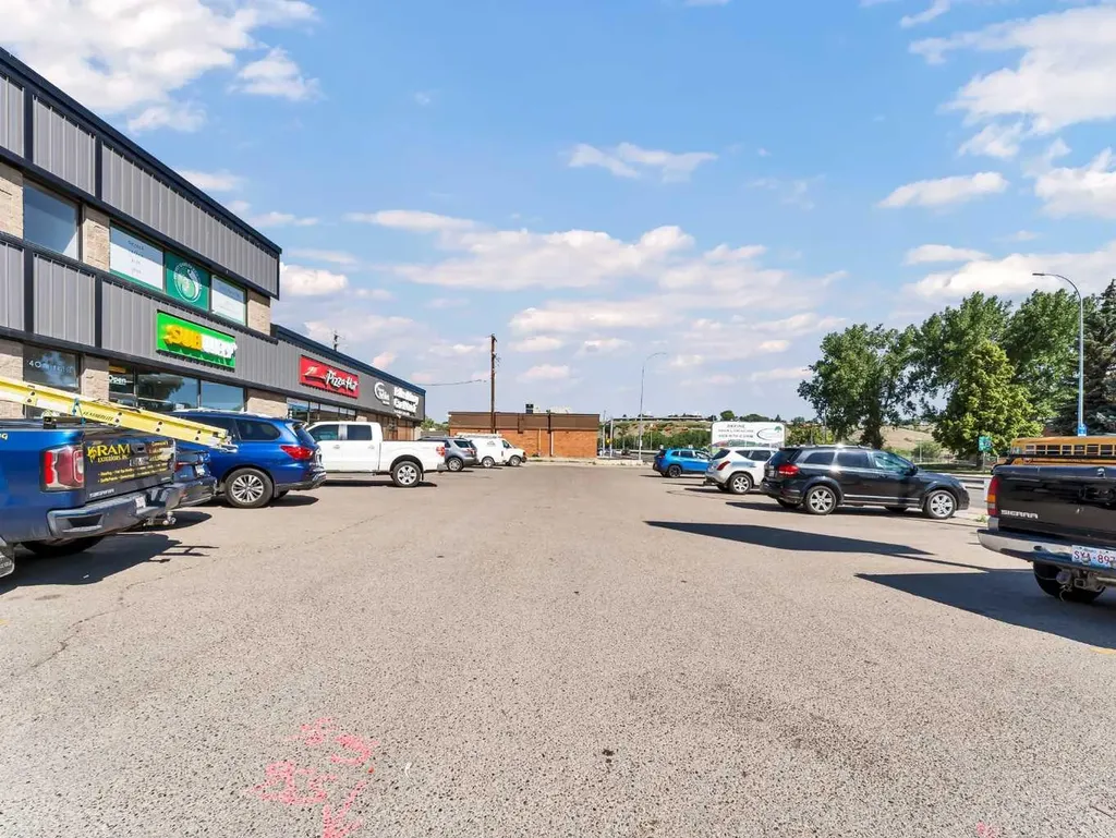 140 Maple Avenue SE Medicine Hat AB T1A 1G7