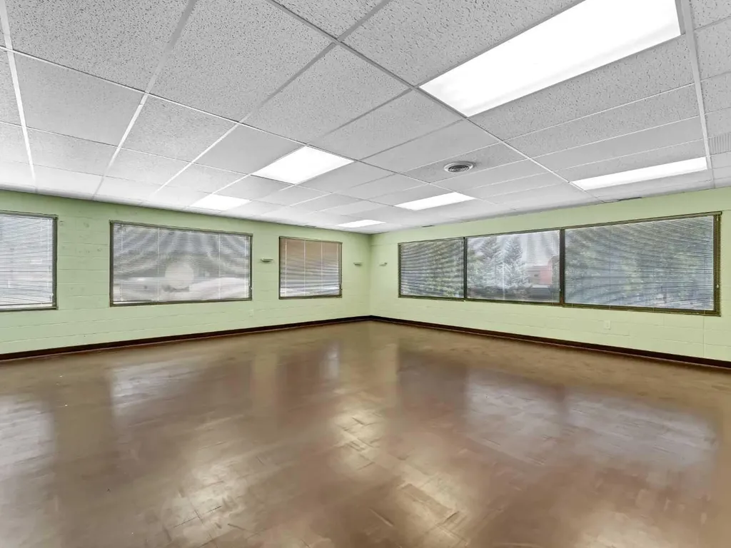 140 Maple Avenue SE Medicine Hat AB T1A 1G7