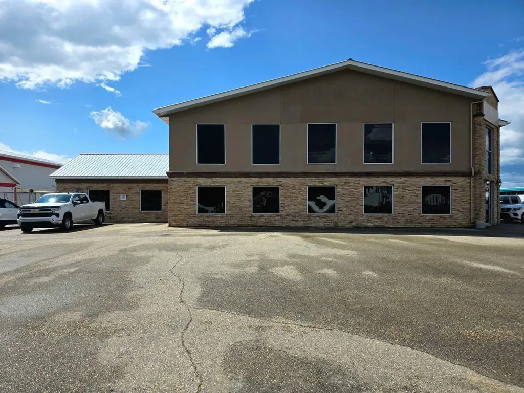 5012 Caxton Street Whitecourt AB T7S 1X7