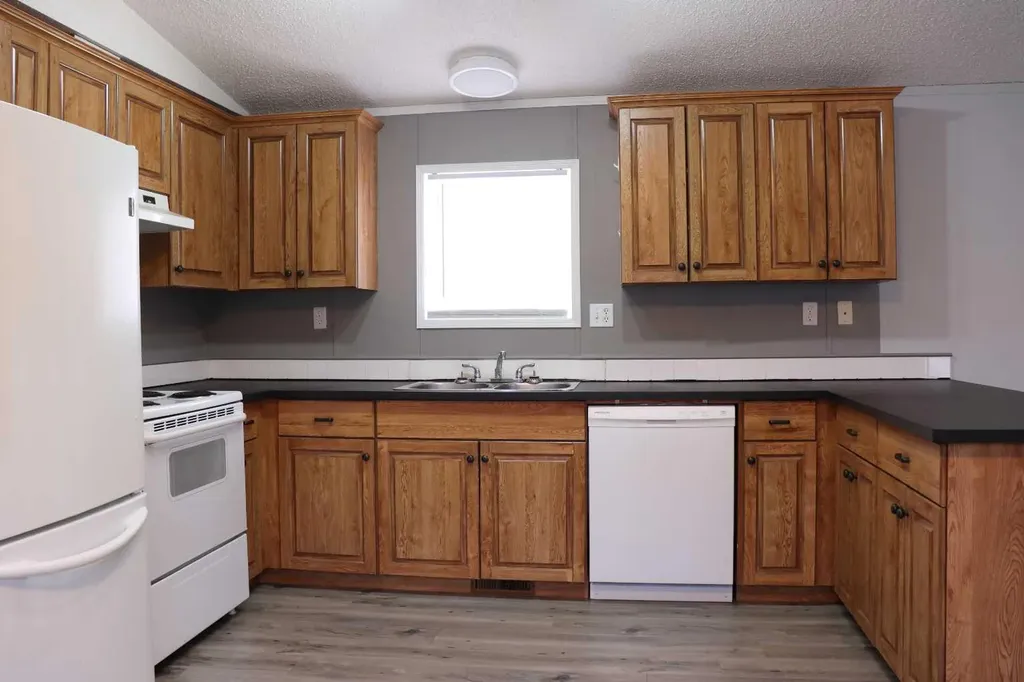 308 Station Boulevard Coaldale AB T1M 1P6