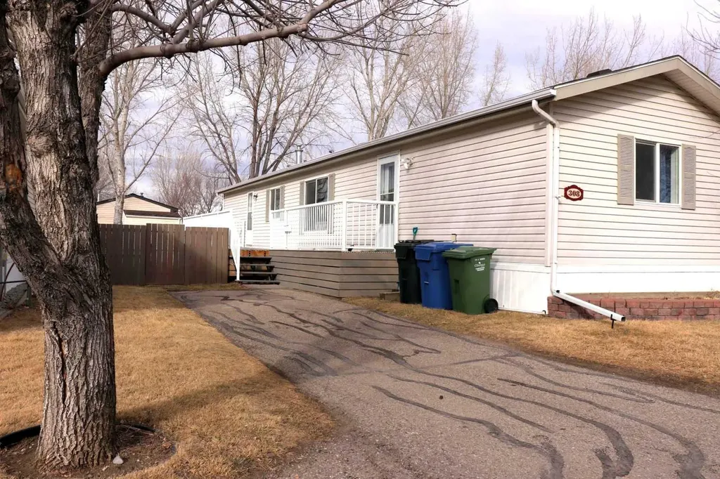 308 Station Boulevard Coaldale AB T1M 1P6