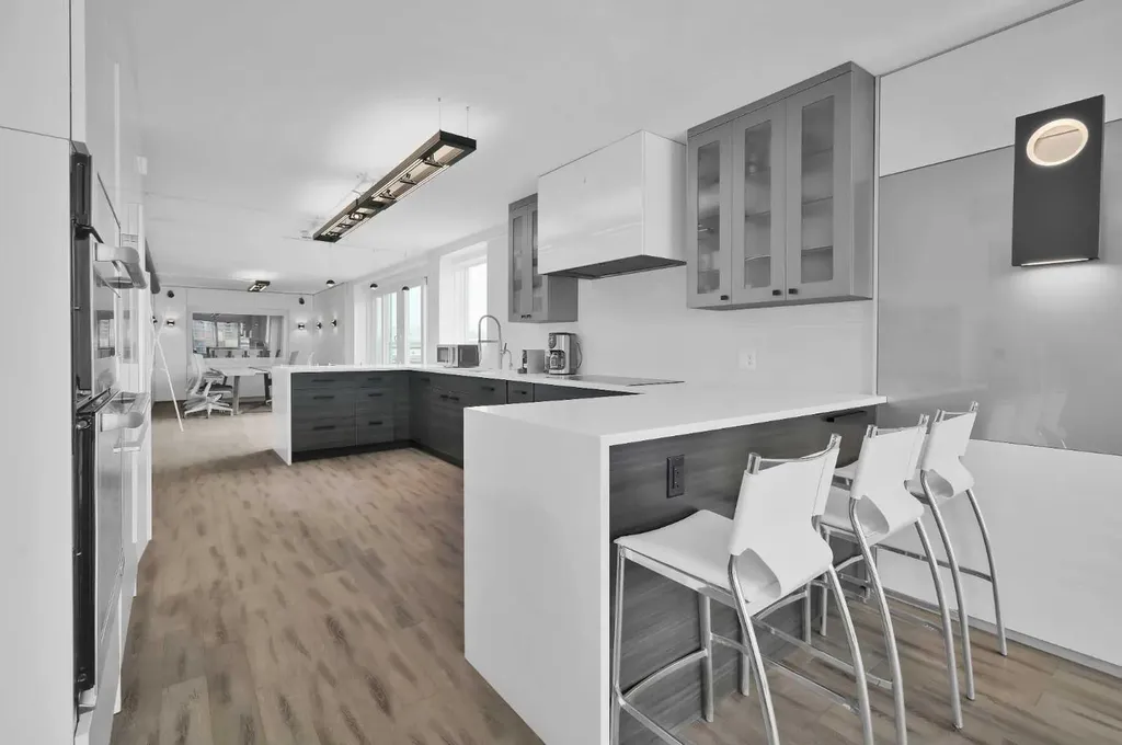 519 17 Avenue SW Calgary AB T2S 0A9