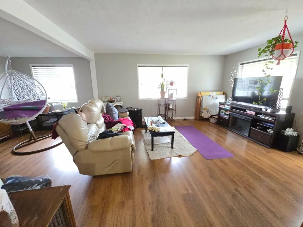 16 Blueberry Drive Whitecourt AB T7S 1G7