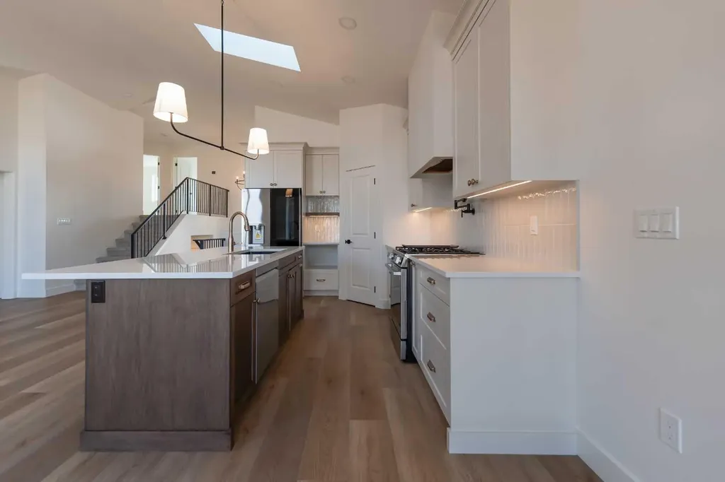 639 Sixmile Crescent S Lethbridge AB T1K 8J2
