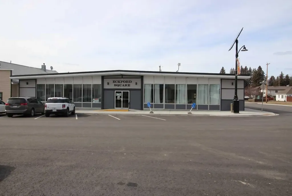 5016 50 Street Eckville AB T0M 0X0