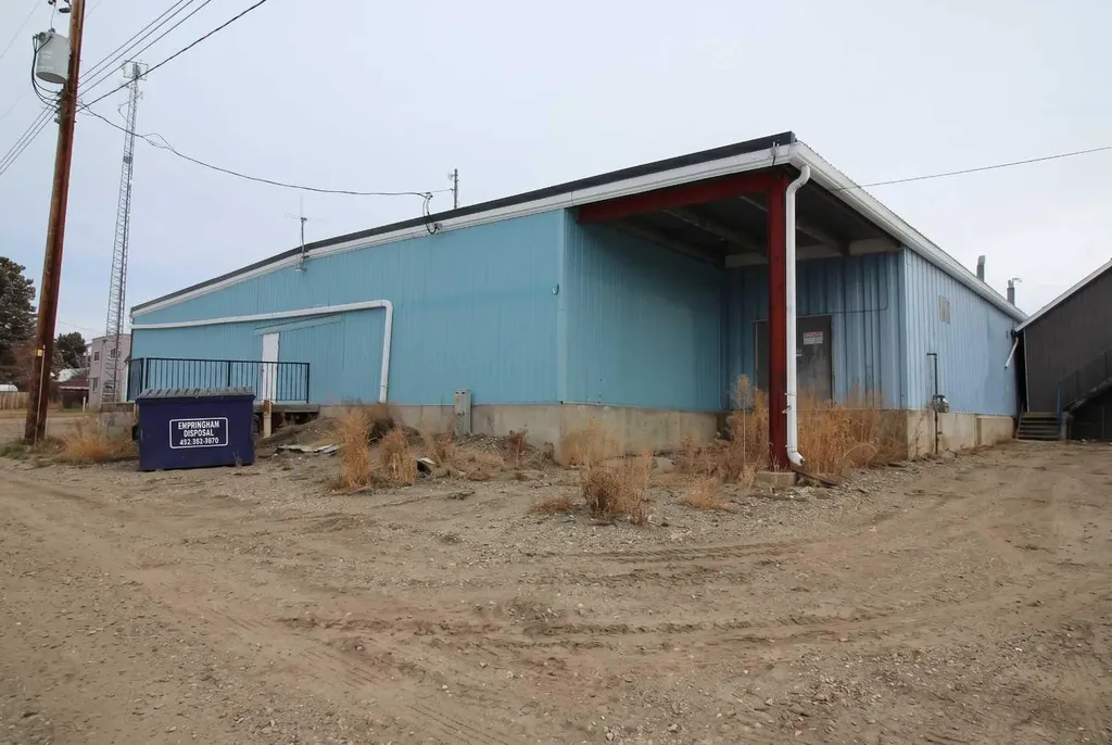 5016 50 Street Eckville AB T0M 0X0