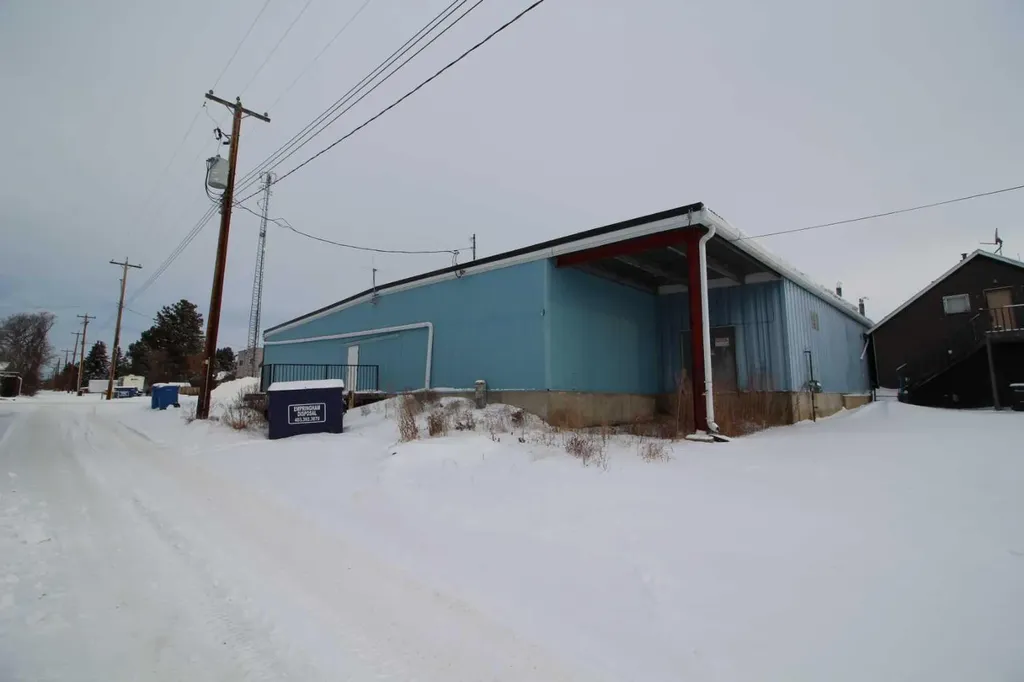 5016 50 Street Eckville AB T0M 0X0