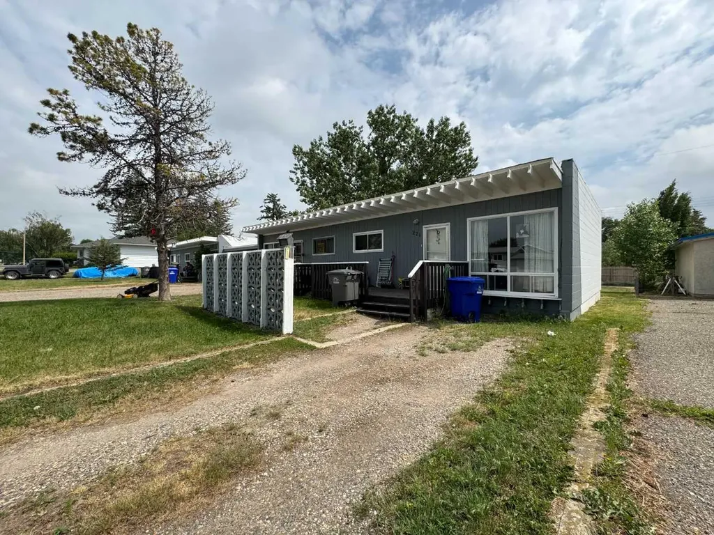 227 53 Avenue E Claresholm AB T0L 0Z0