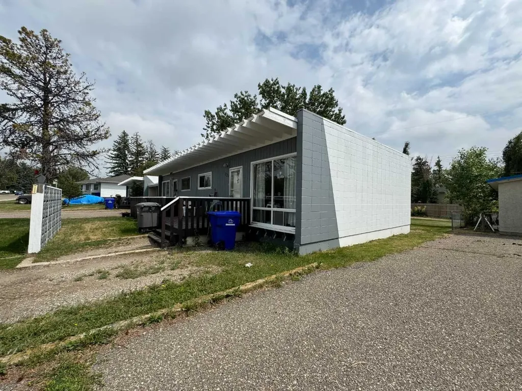 227 53 Avenue E Claresholm AB T0L 0Z0
