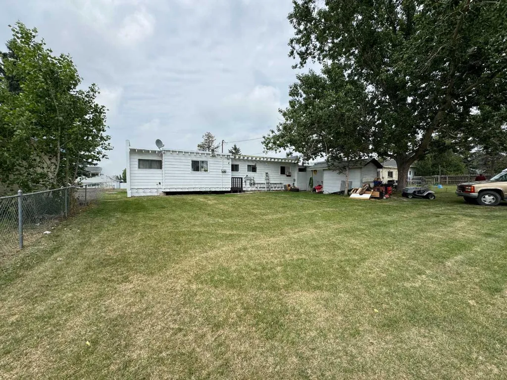 227 53 Avenue E Claresholm AB T0L 0Z0