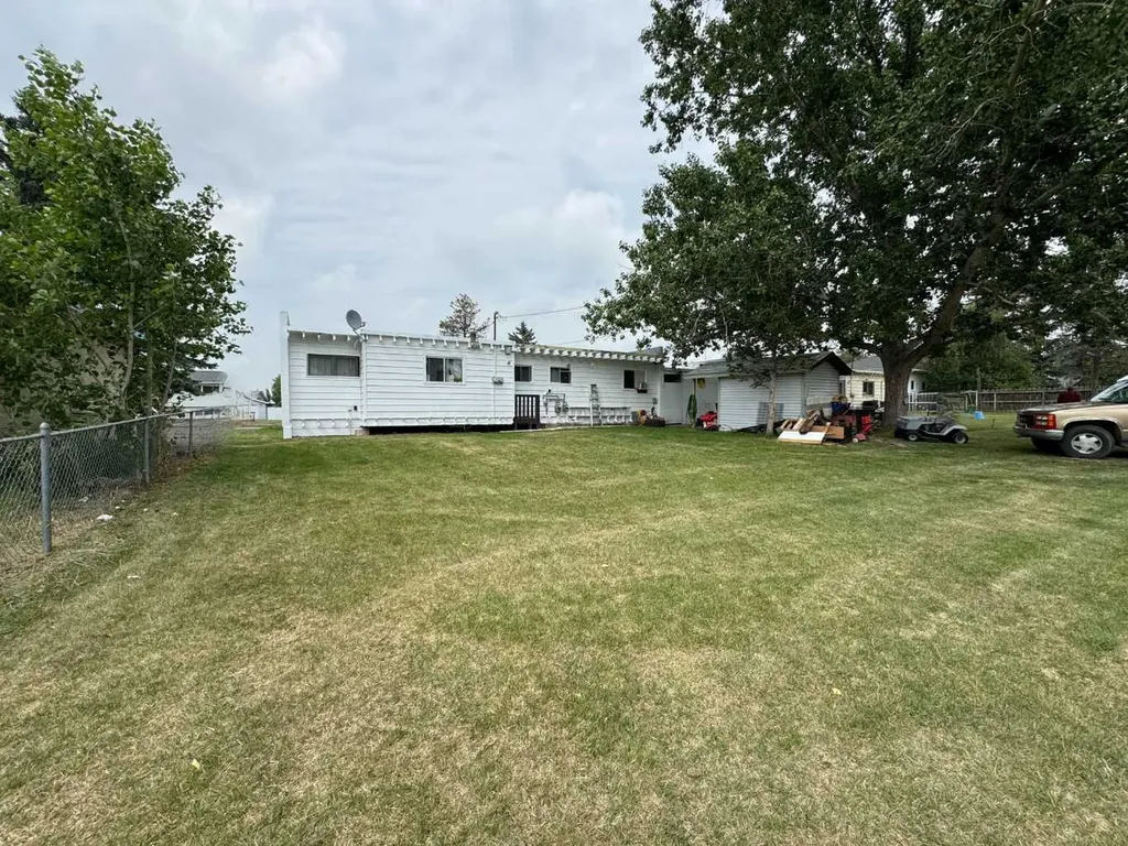 227 53 Avenue E Claresholm AB T0L 0Z0