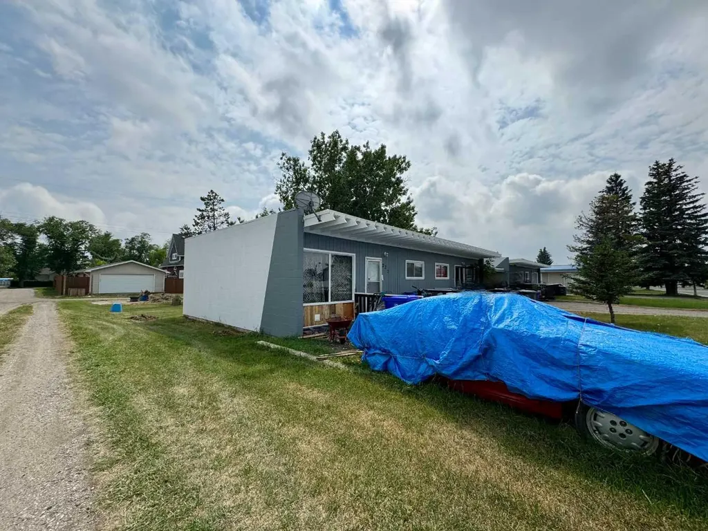 227 53 Avenue E Claresholm AB T0L 0Z0