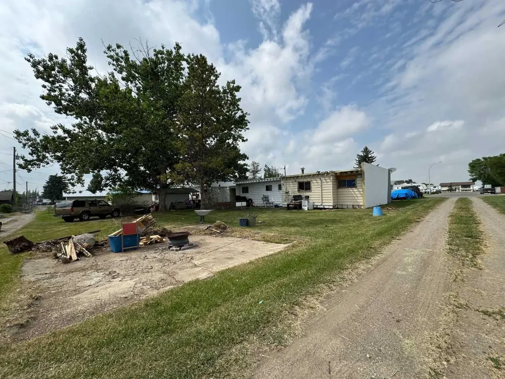 227 53 Avenue E Claresholm AB T0L 0Z0