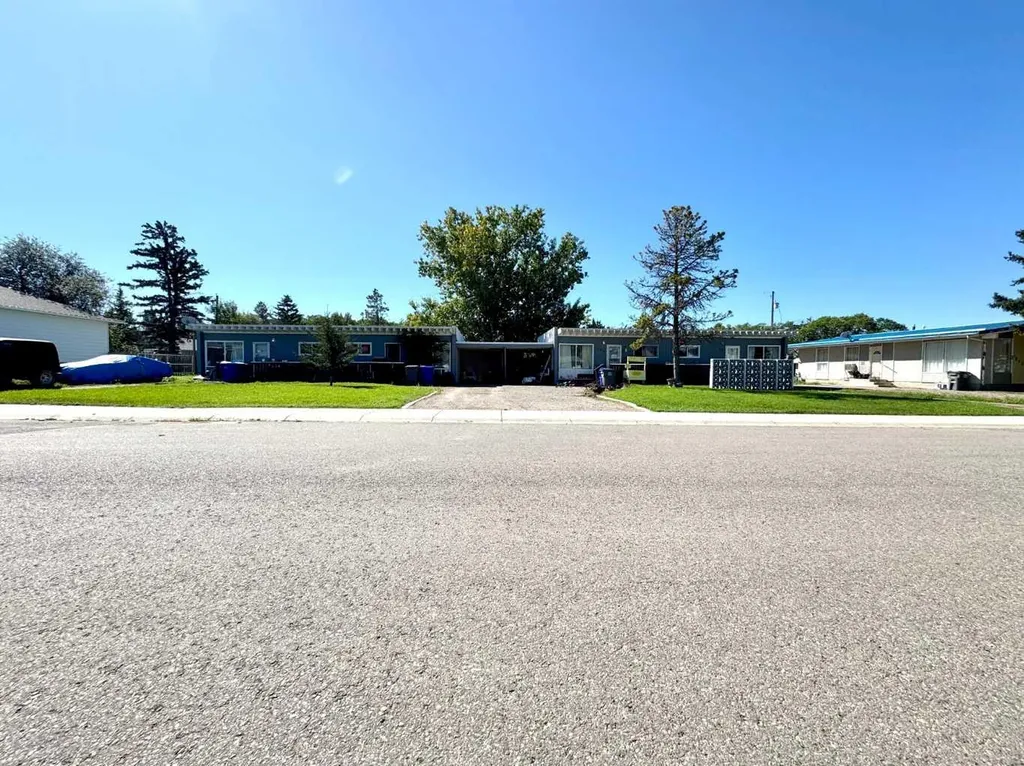 227 53 Avenue E Claresholm AB T0L 0Z0
