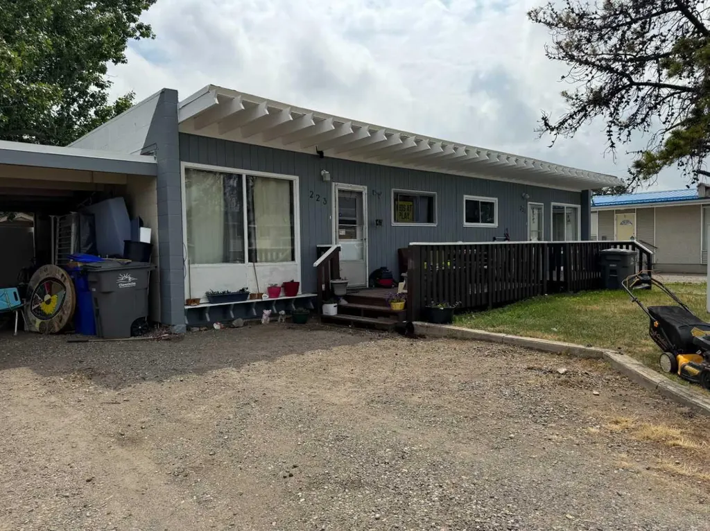 227 53 Avenue E Claresholm AB T0L 0Z0