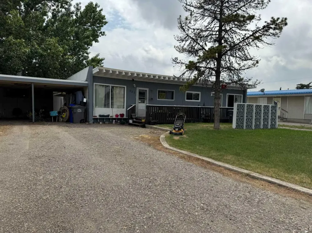 227 53 Avenue E Claresholm AB T0L 0Z0