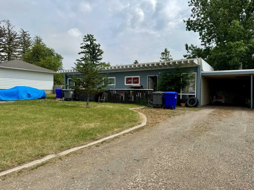 227 53 Avenue E Claresholm AB T0L 0Z0