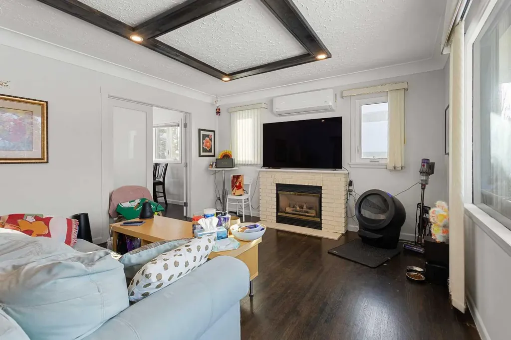 2812-2816 24 Street NW Calgary AB T2M 3Z3