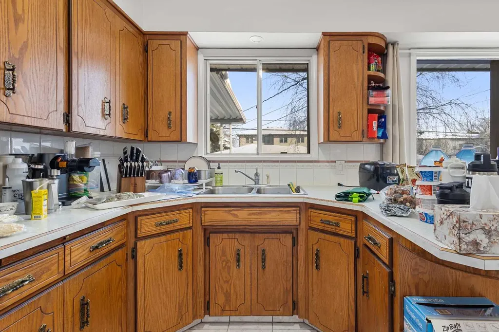 2812-2816 24 Street NW Calgary AB T2M 3Z3