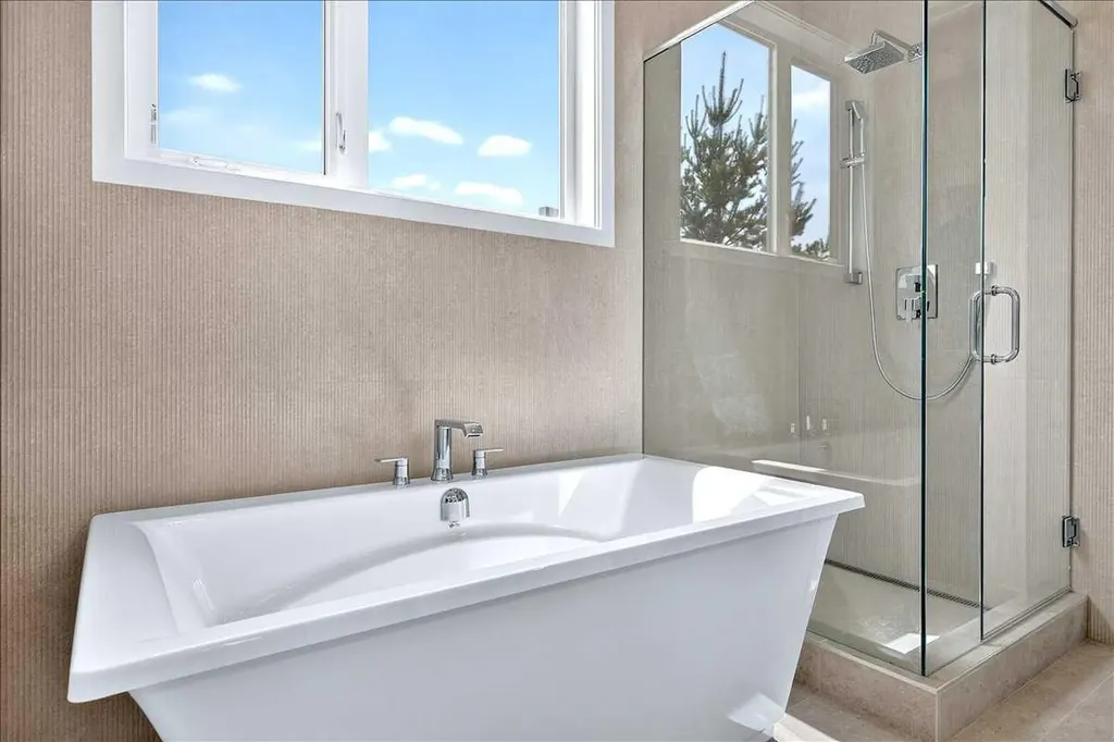 140 Marina Cove SE Calgary AB T3M 3P4
