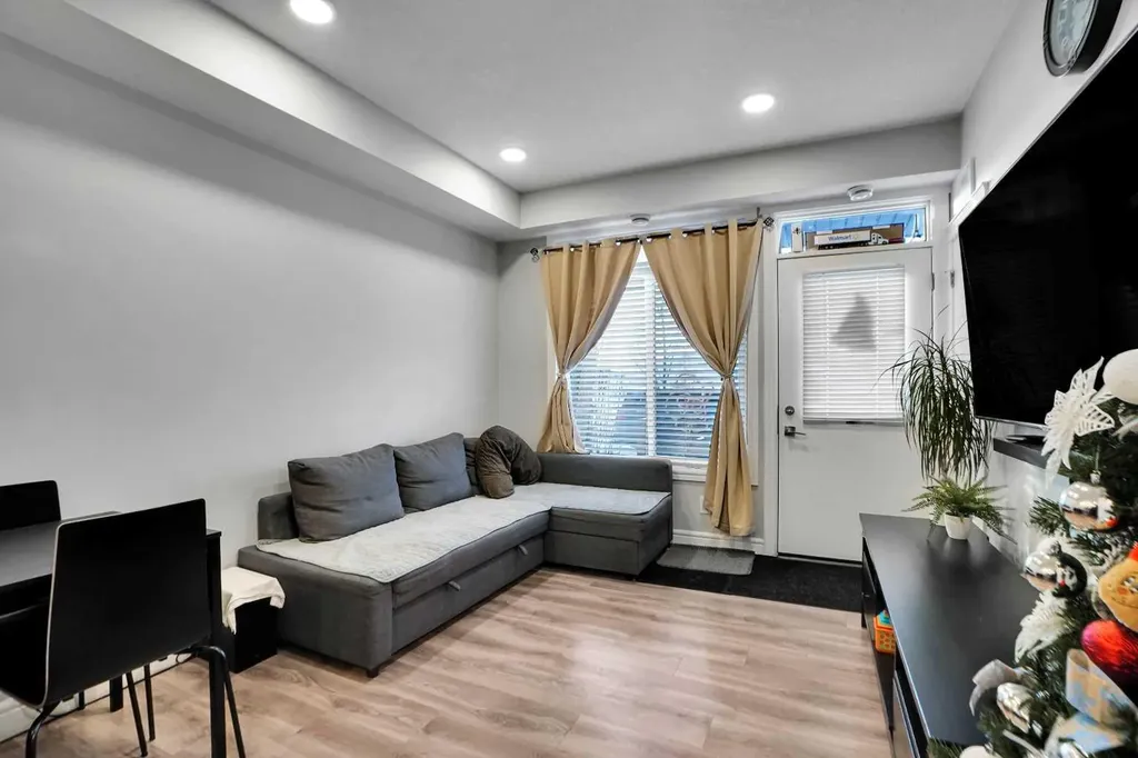 28 Savanna Passage NE Calgary AB T3J 0Y2