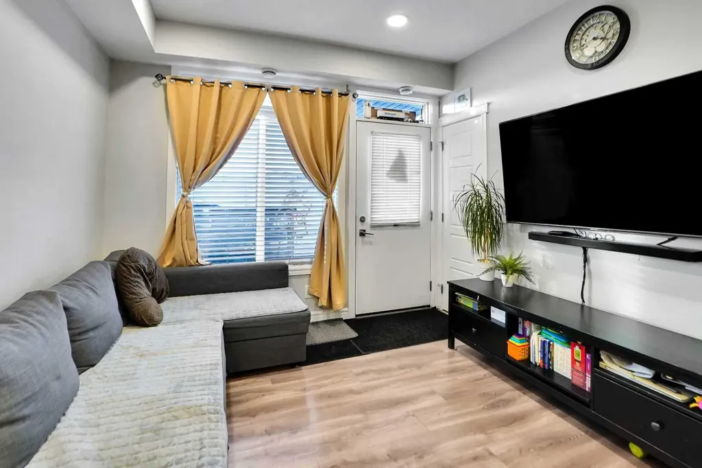 28 Savanna Passage NE Calgary AB T3J 0Y2