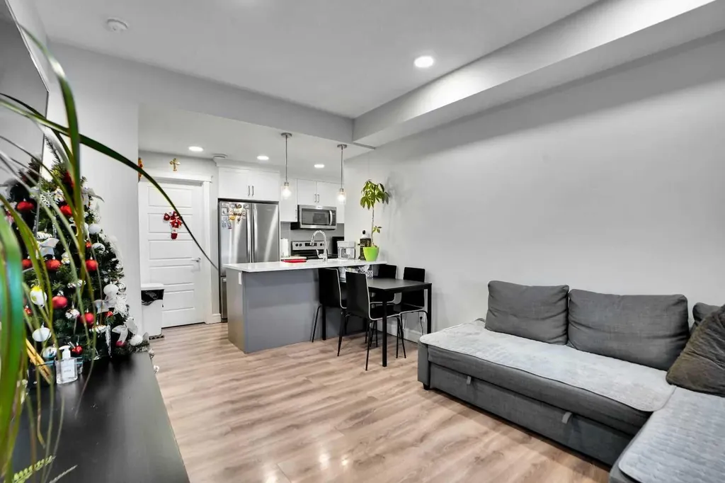 28 Savanna Passage NE Calgary AB T3J 0Y2