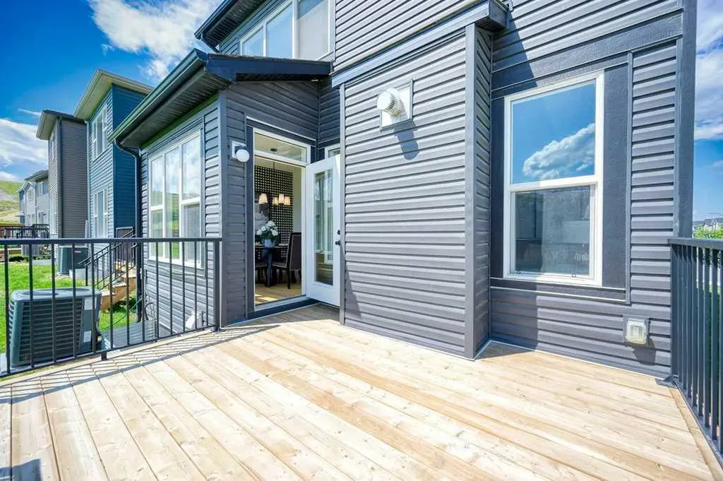 103 Wolf Creek Rise SE Calgary AB T2X4Z2