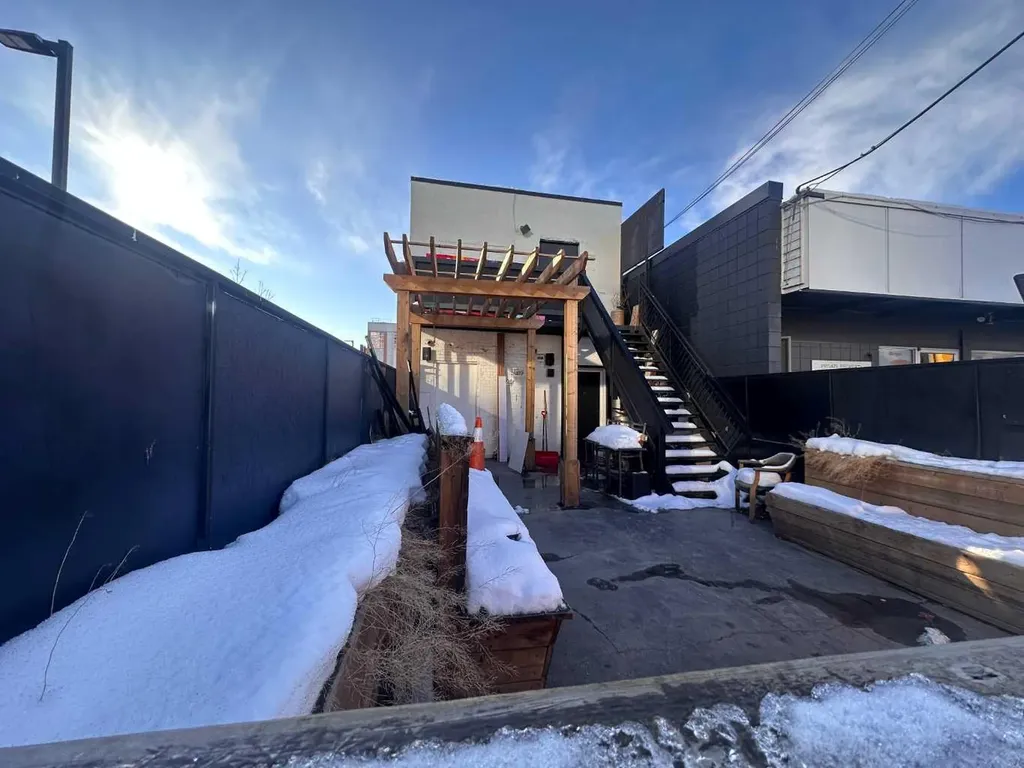 1424 17 Avenue SW Calgary AB T2T 0C3