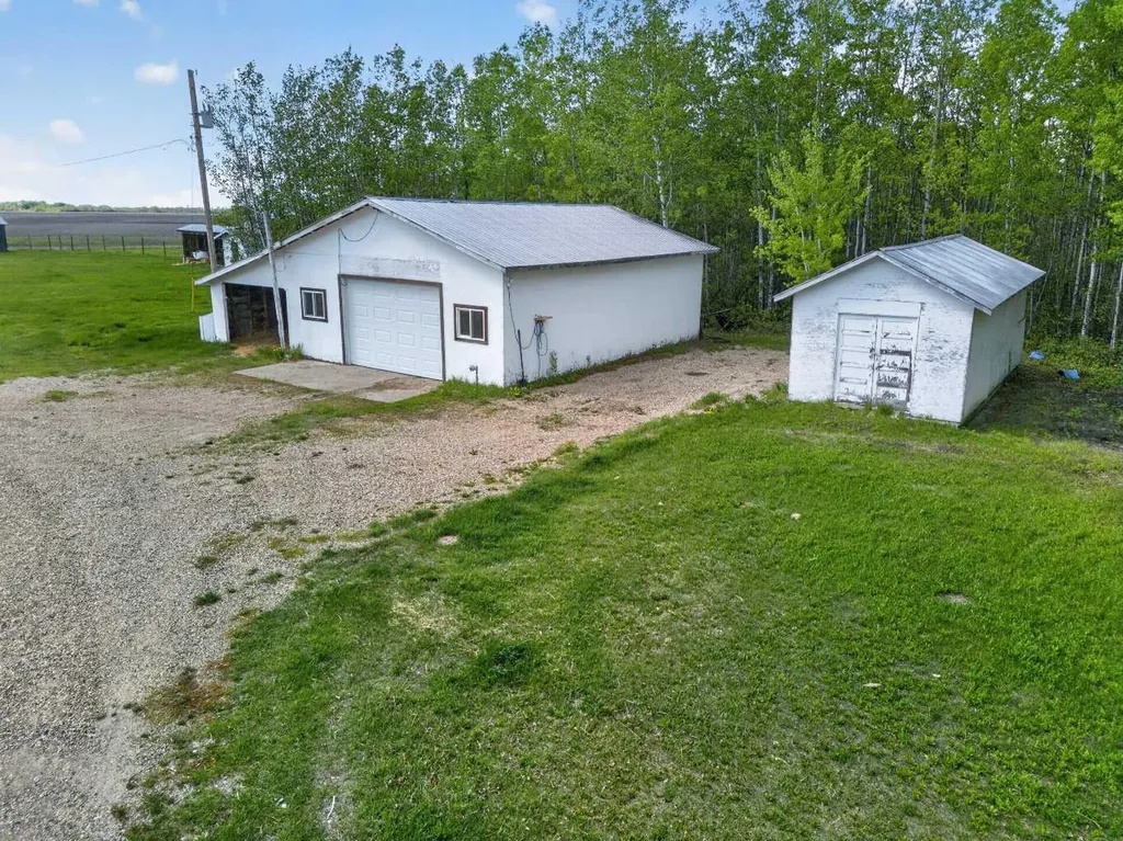 81044 Range Road 201 Rural Northern Sunrise County AB T0H2R0
