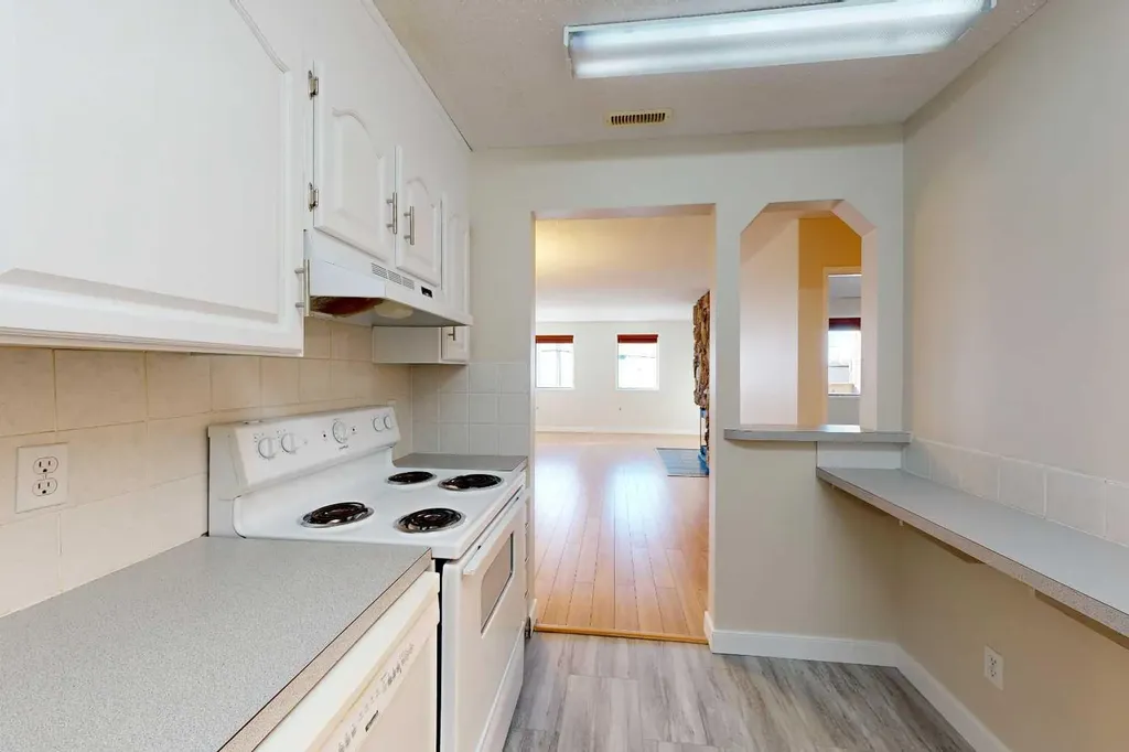 4714A 49 Street Stettler AB T0C 2L2