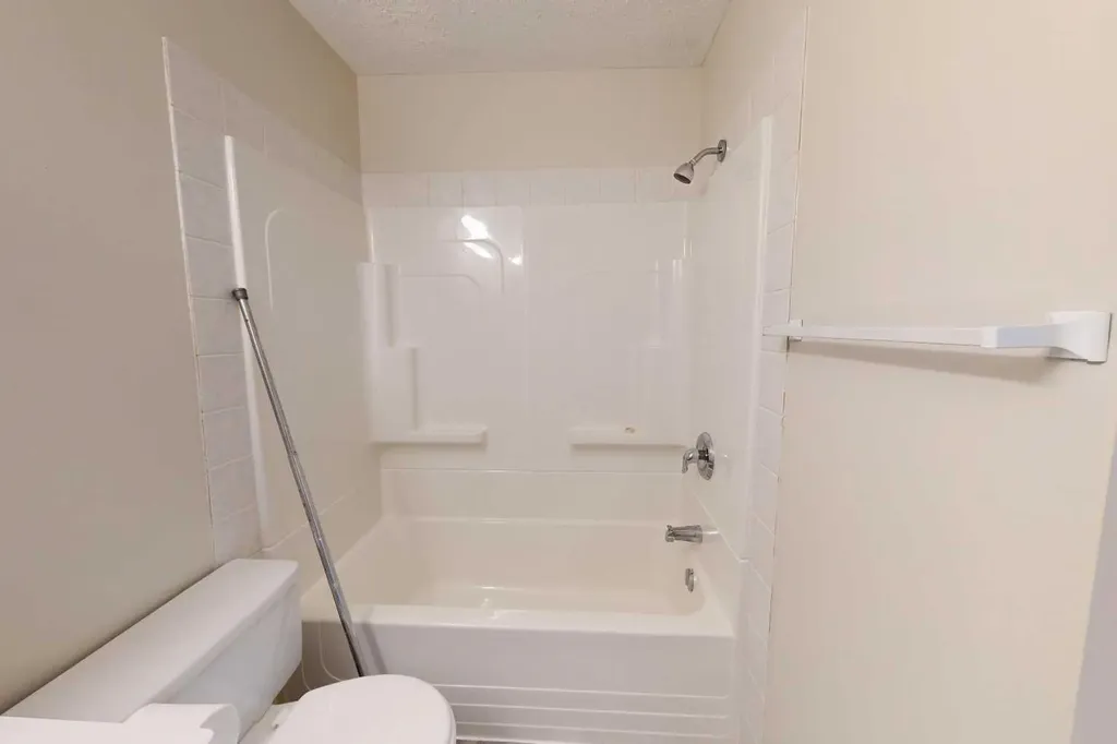 4714A 49 Street Stettler AB T0C 2L2