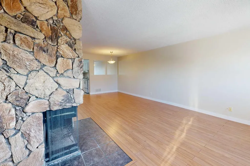 4714A 49 Street Stettler AB T0C 2L2