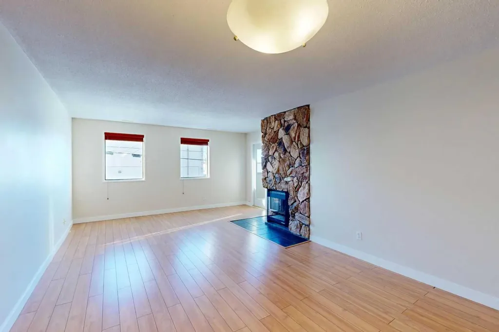4714A 49 Street Stettler AB T0C 2L2