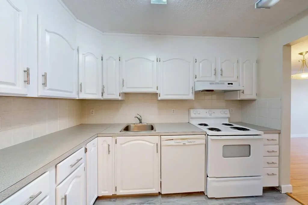 4714A 49 Street Stettler AB T0C 2L2
