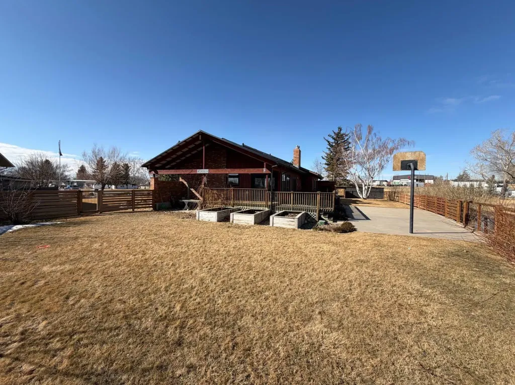 101 3 Street S Picture Butte AB T0K 1V0