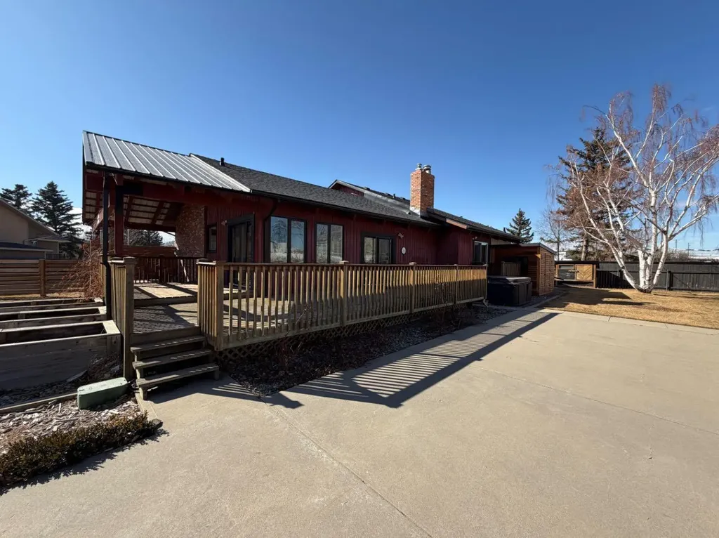 101 3 Street S Picture Butte AB T0K 1V0