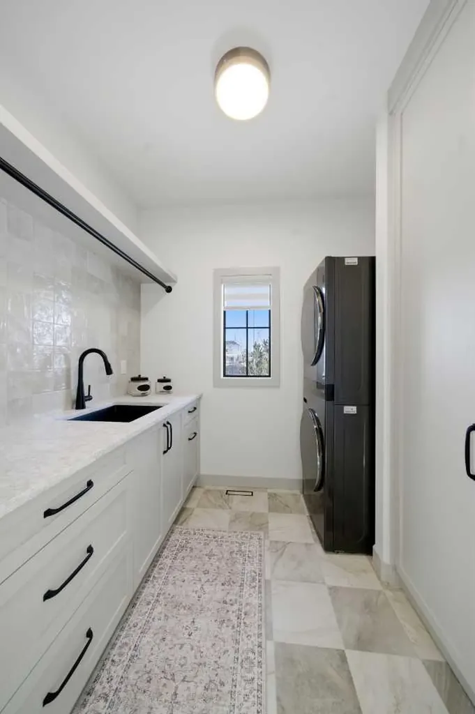 22 Sunberry Place Sylvan Lake AB T4S 0S7
