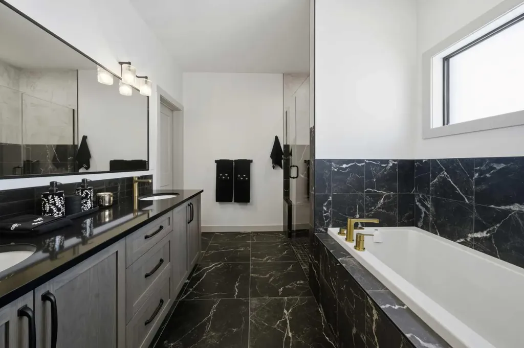 22 Sunberry Place Sylvan Lake AB T4S 0S7