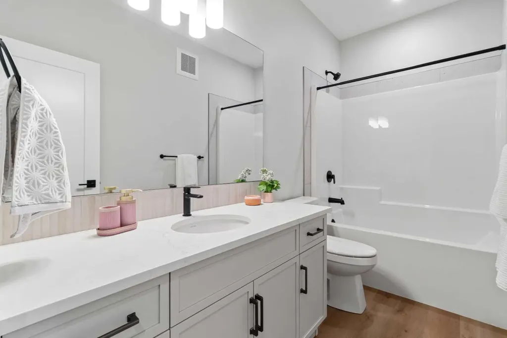 4922 Beardsley Avenue Lacombe AB T4L 0G4