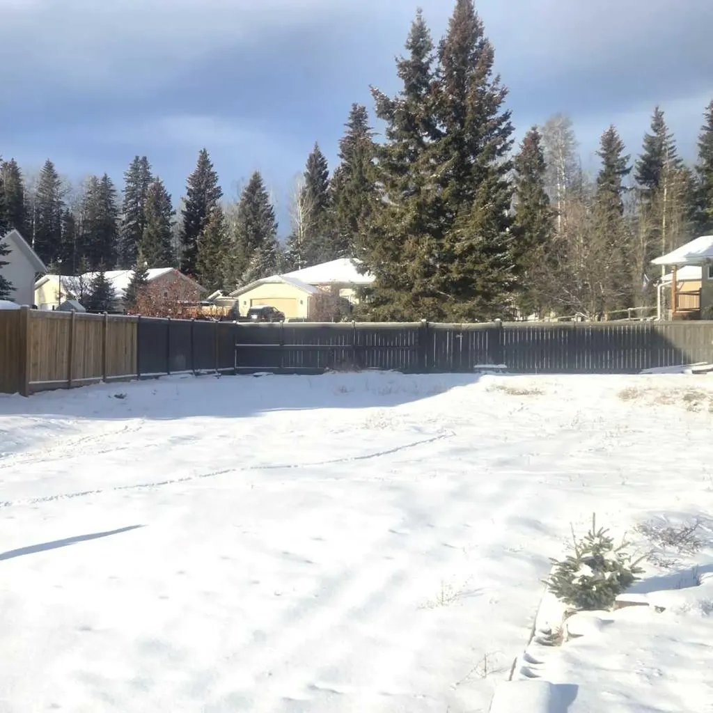6118 11 Avenue Edson AB T7E 1Y8
