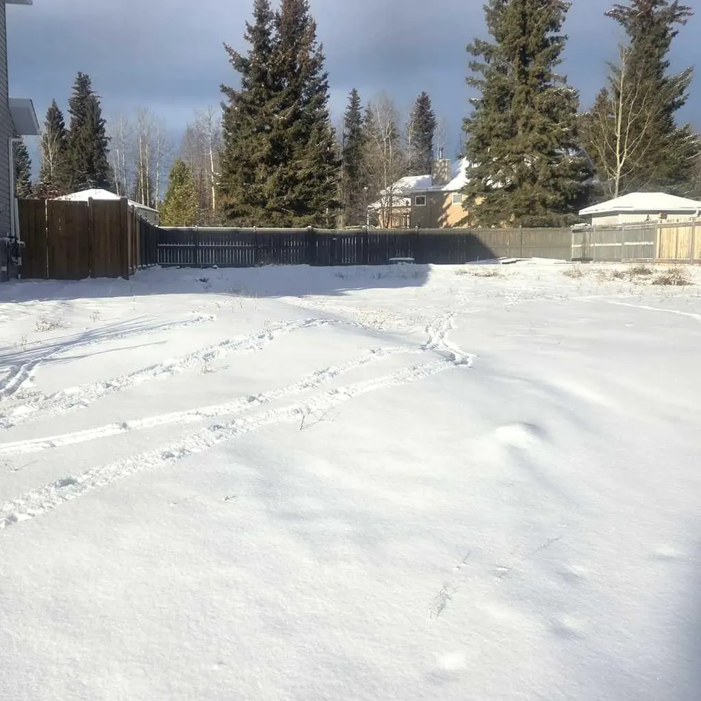 6118 11 Avenue Edson AB T7E 1Y8