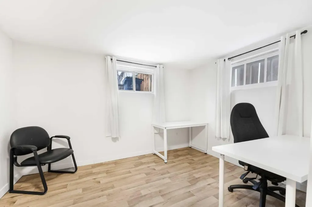 313 Ross Avenue Cochrane AB T4C 1C9